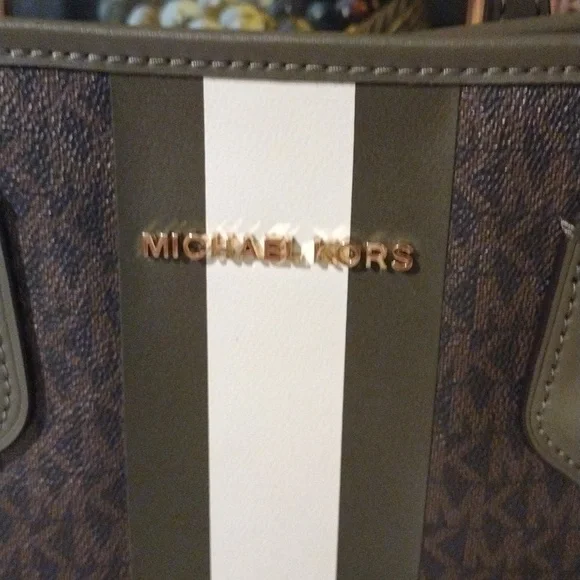 Michael Kors Large Eva Shoulder Tote Bag with wristlet Brown / Olive SOLD, SOLD, - Picture 3 of 16